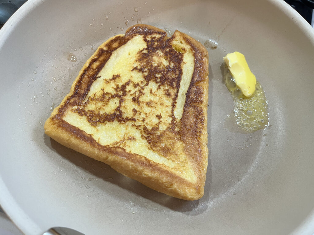 ひっくり返す前にバターを入れる